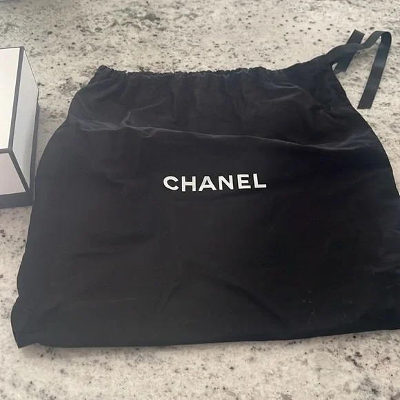 Chanel empty box 9x9x3 and dust bag - Picture 4 of 6